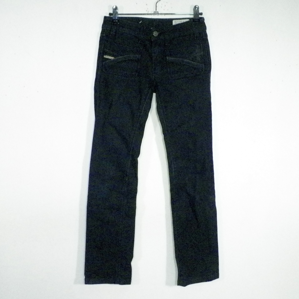 Acheter Jean's Femme Bleu Brut DIESEL Taille Estimée 32. Bon état - 12,00 € Jean's Femme Bleu Brut DIESEL Taille Estimée 32. Bon état - reconditionné disponible sur Label Emmaüs